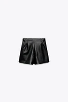 BELT LOOP SHORTS WITH A HIGH WAIST