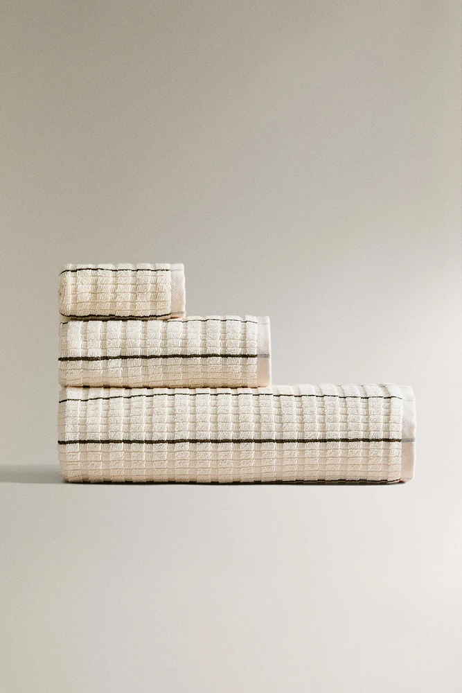 STRIPED TEXTURED BATH TOWEL