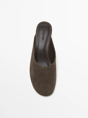 Split suede heeled shoes