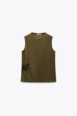 BUCKLE TWILL WRAP TOP