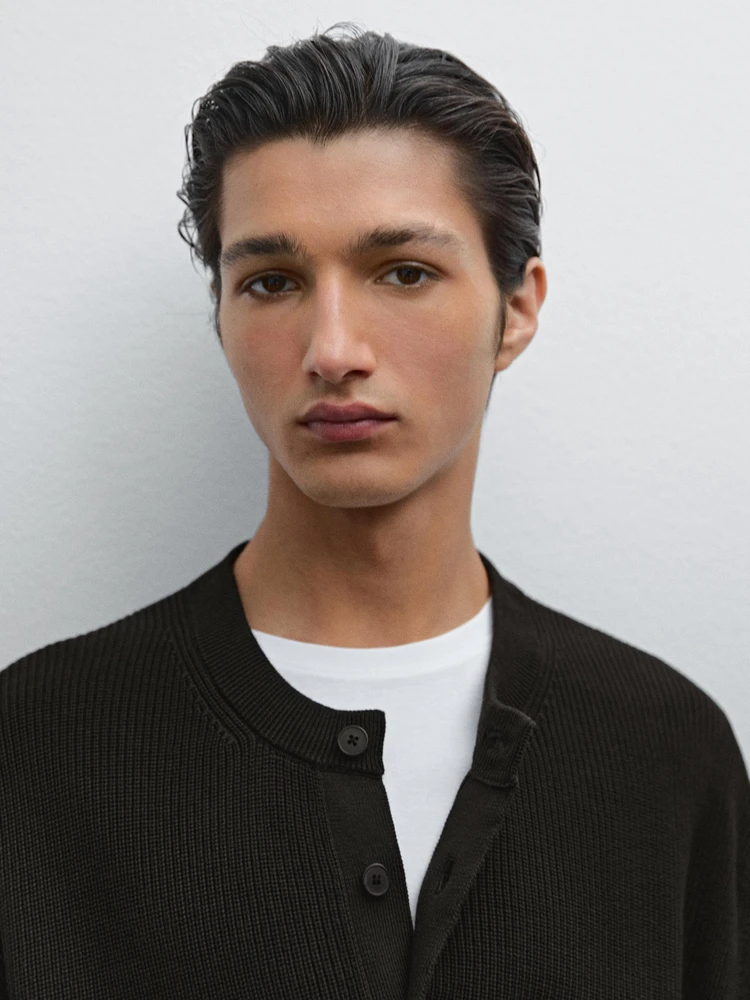 Cotton knit sweater with buttoned neck
