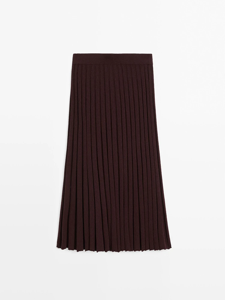 Pleated midi skirt with elastic waistband
