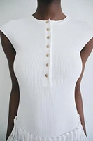 BODY CÔTELÉ À BOUTONS