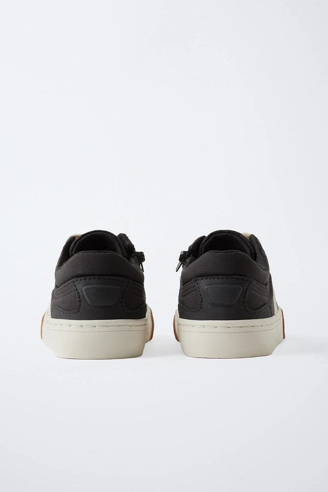 SKATE SNEAKERS