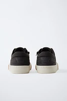 SKATE SNEAKERS