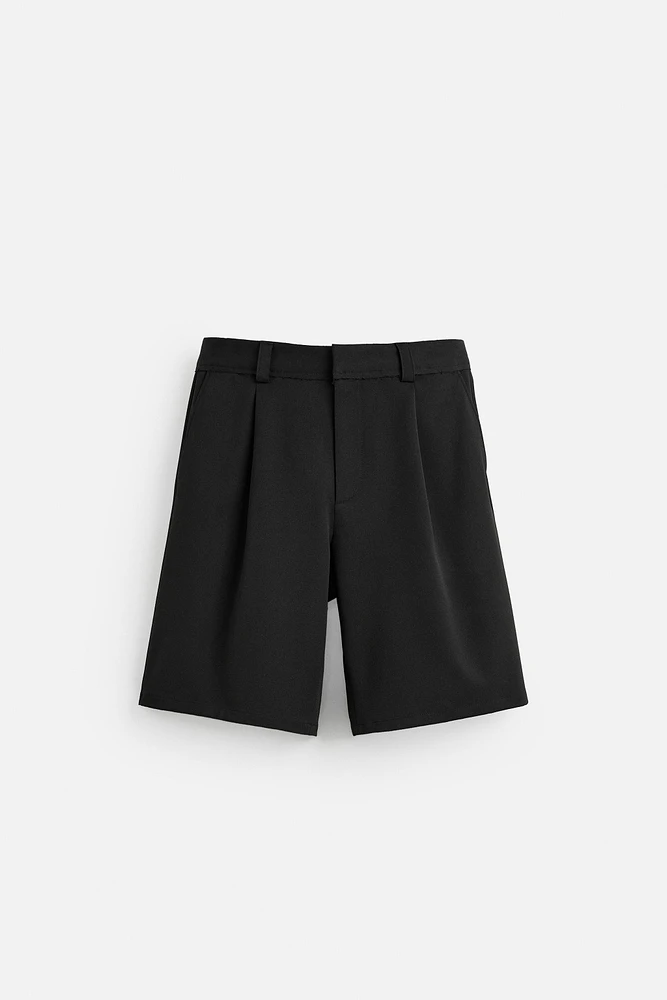 TEXTURED PLEATED SHORTS