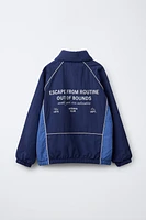 WATER REPELLENT TEXT PRINT HOODED RAINCOAT