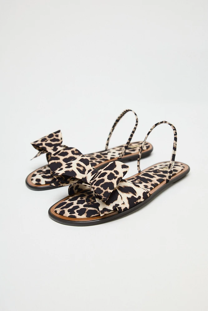 ANIMAL PRINT BOW FLAT SANDALS