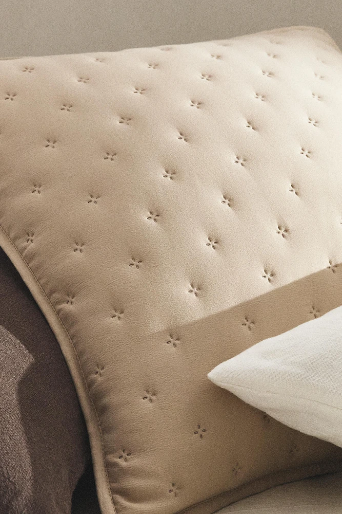 QUILTED DOTTED PILLOW SHAM FOR QUILT