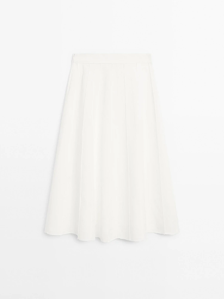 Jupe midi ample avec coutures marquées
