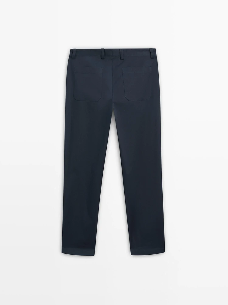 Pantalon slim en coton mélangé.