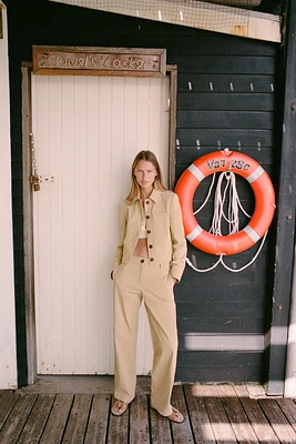 VESTE COURTE AVEC ÉPAULETTES