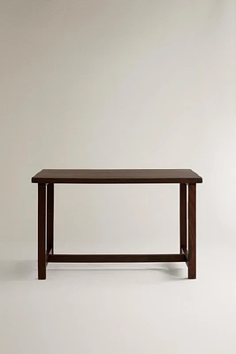 TABLE WITH AN AGED FINISH