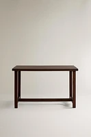 TABLE WITH AN AGED FINISH
