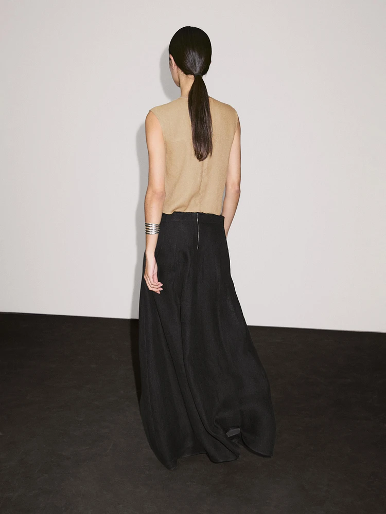 Contrast long dress with side slits
