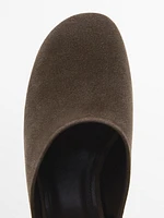 Split suede heeled shoes