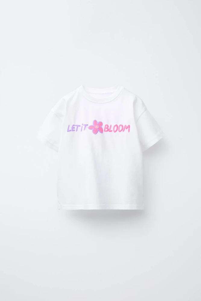 T-SHIRT IMPRIMÉ À INSCRIPTION EN RELIEF