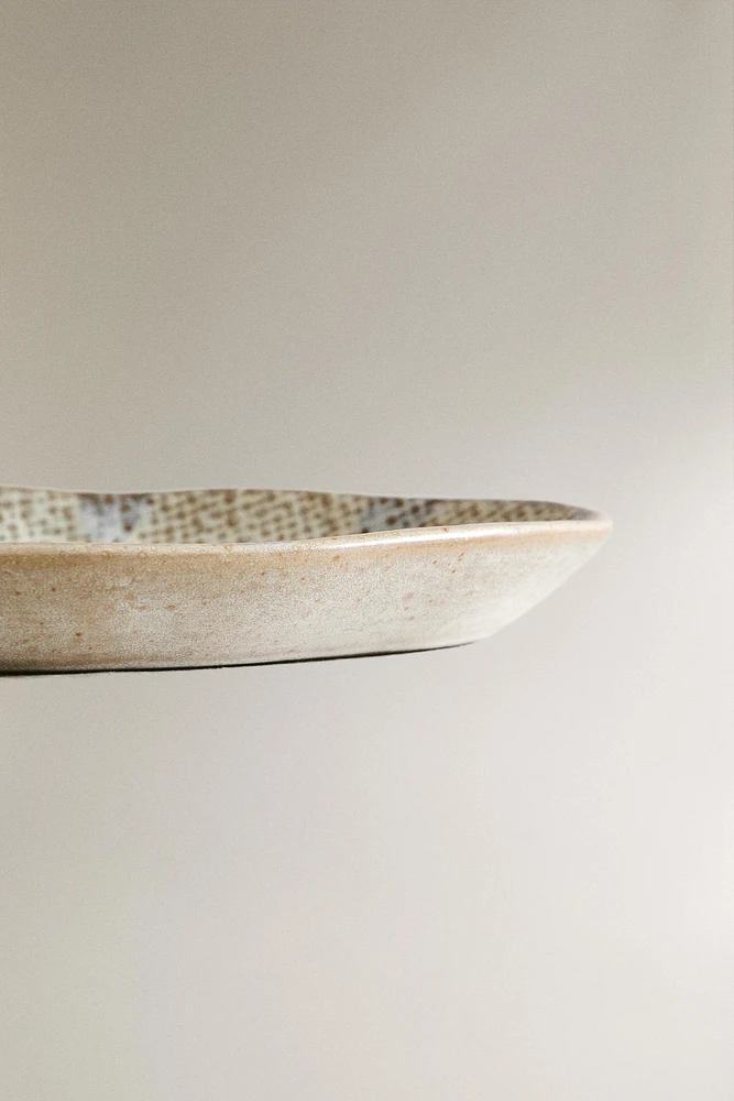 TEXTURED STONEWARE SOAP DISH