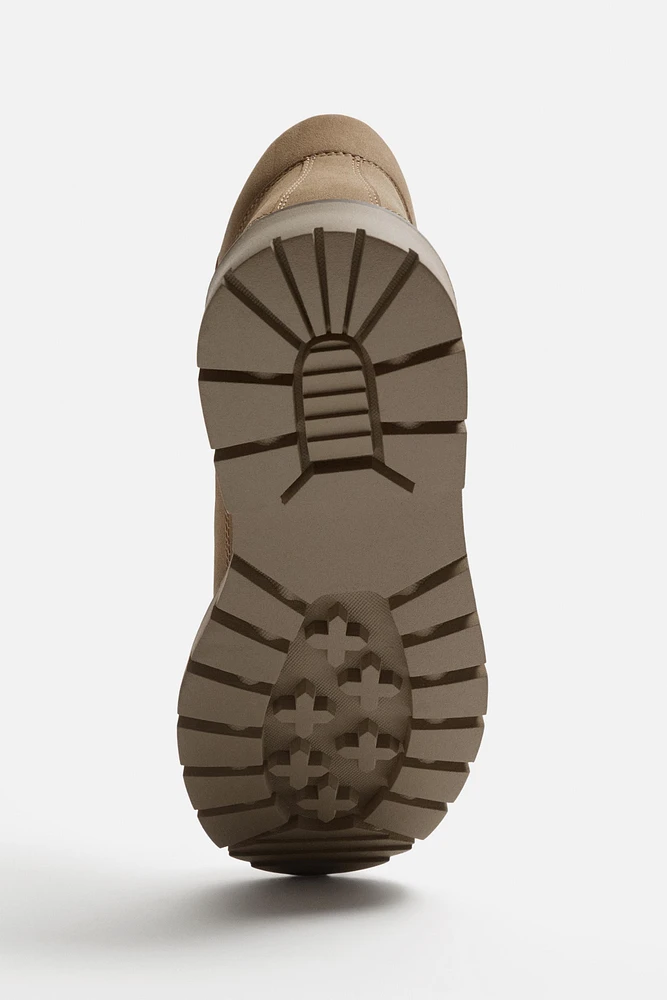 BOTTES À LACETS