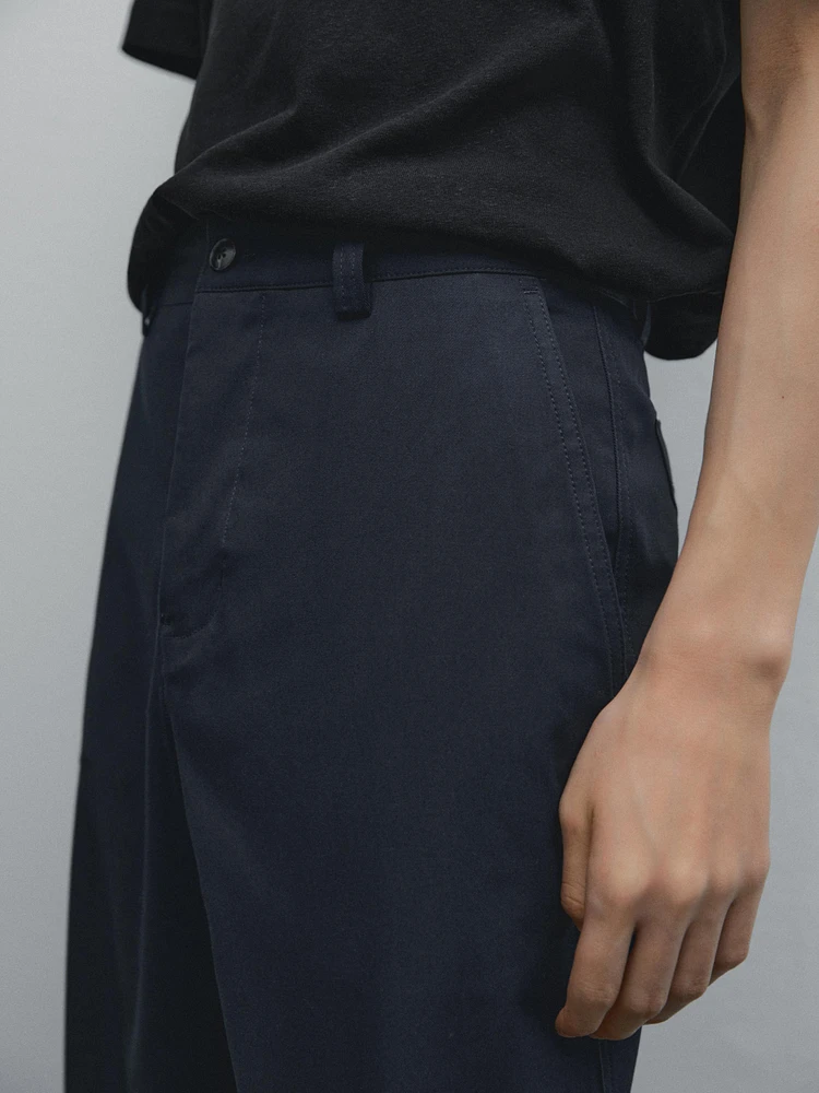 Pantalon slim en coton mélangé.