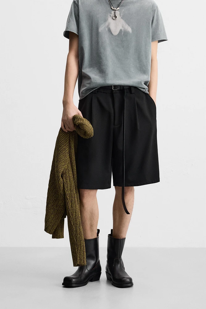 TEXTURED PLEATED SHORTS