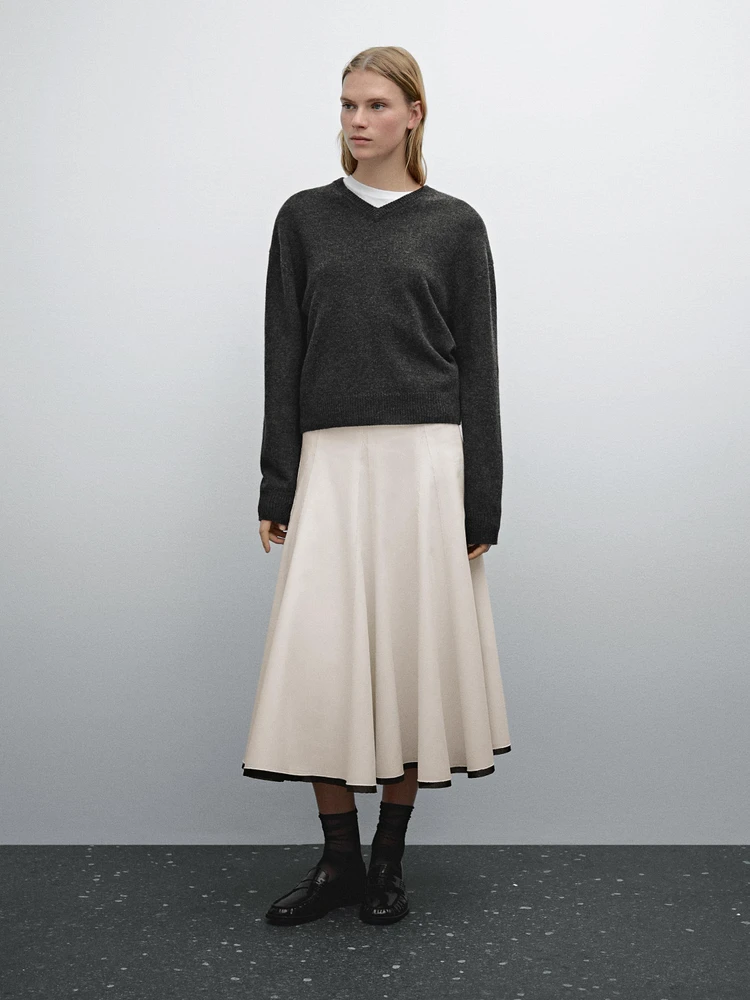 Jupe midi ample détail contrastant