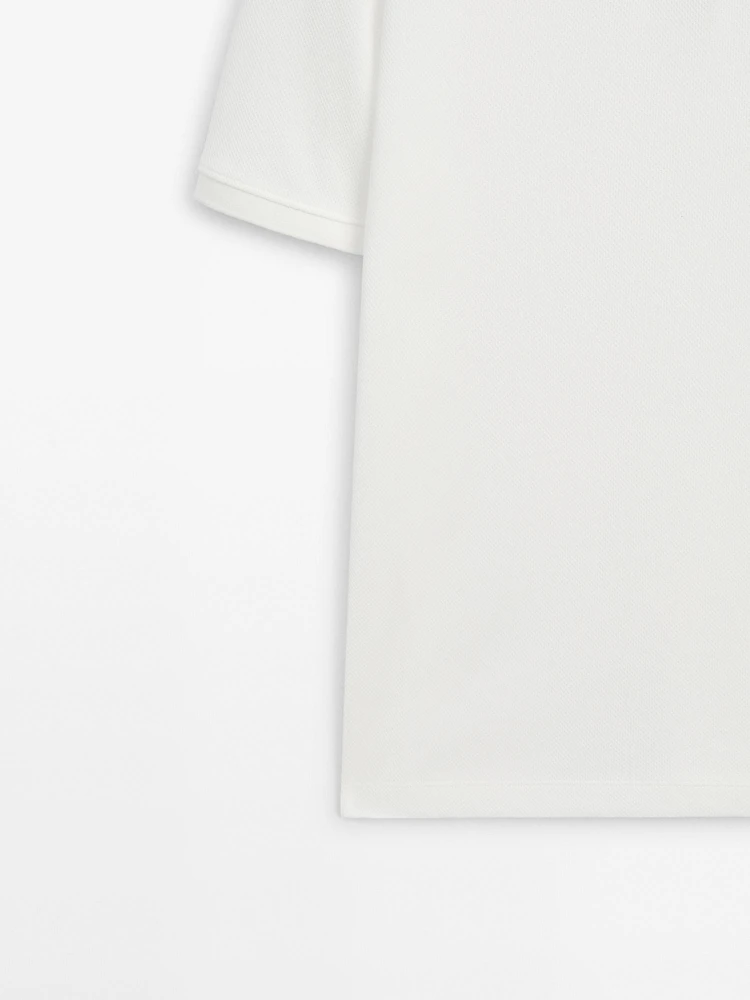 Short sleeve micro-textured polo shirt