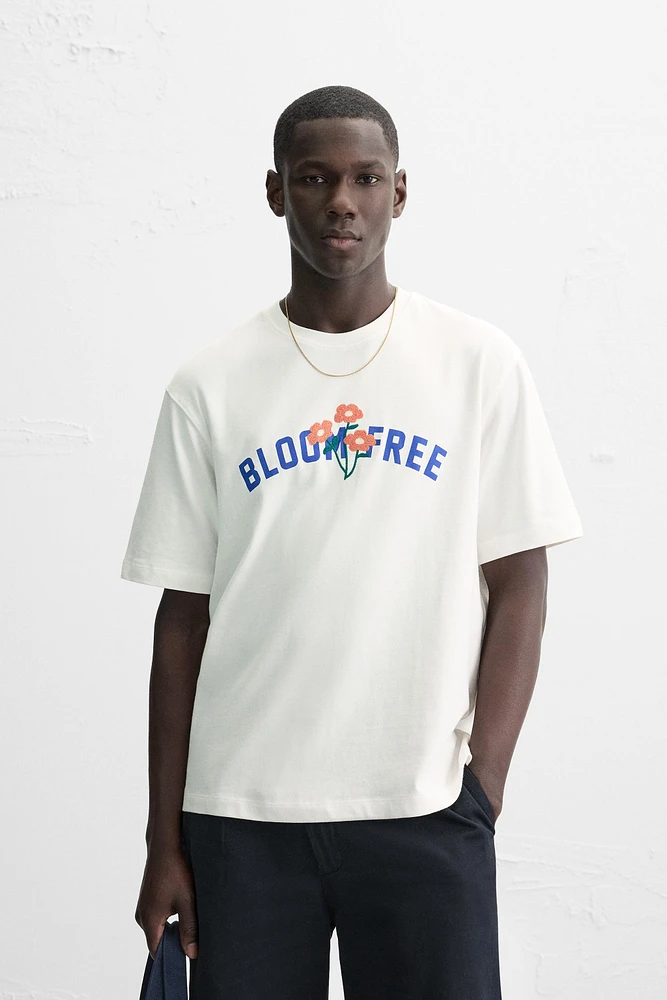 T-SHIRT À INSCRIPTION BRODÉE