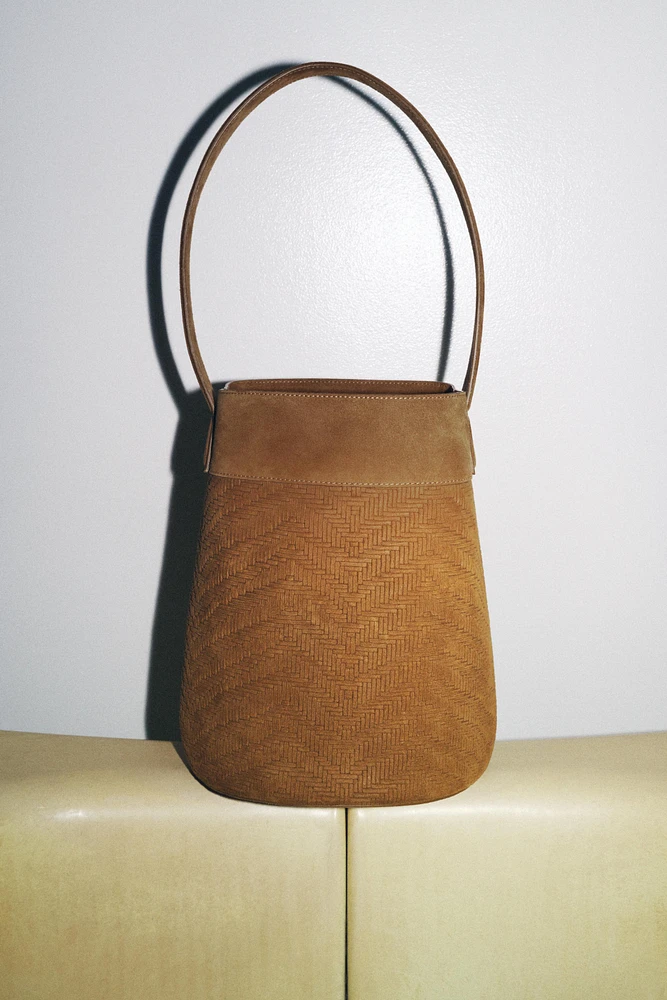 LEATHER BRAIDED MAXI BUCKET BAG
