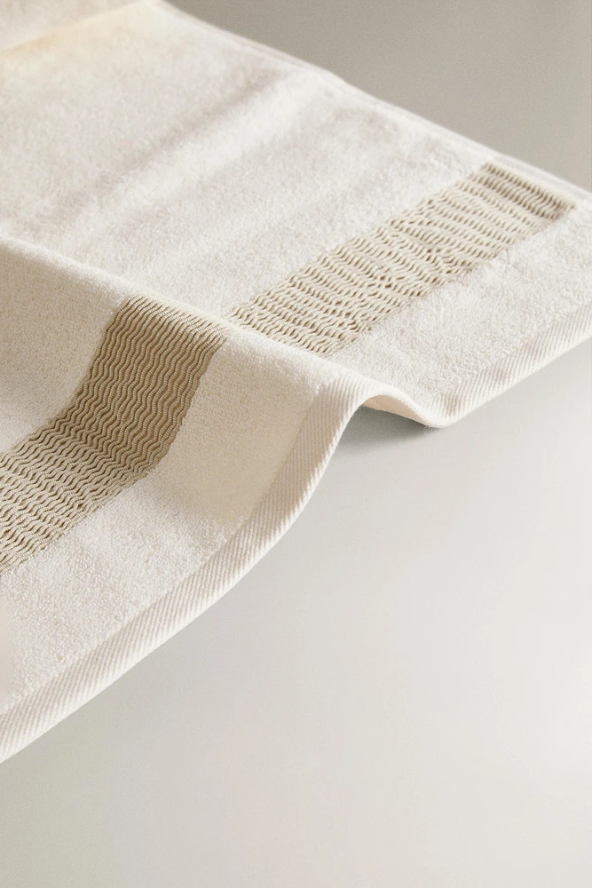 SERVIETTE DE BAIN BORDURE TEXTURE