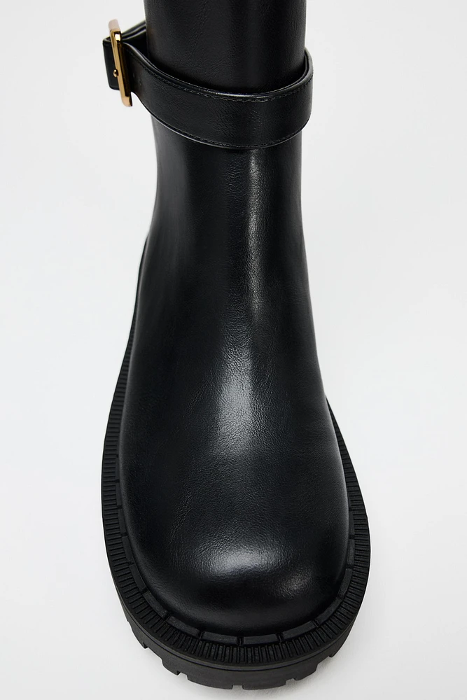 BOTTES PLATES À SEMELLE CRANTÉE