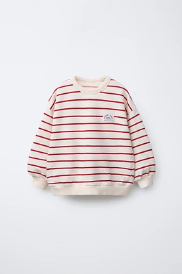SWEAT À RAYURES ET ÉTIQUETTE