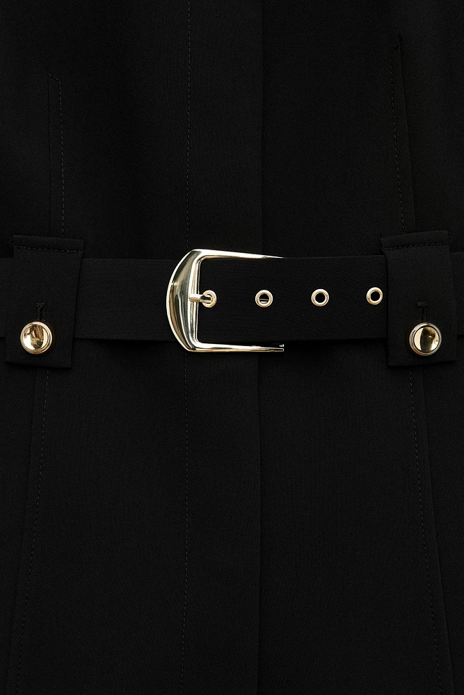 VESTE À CEINTURE AVEC BOUCLE