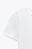 T-SHIRT EN MAILLE SURJET À MANCHES COURTES