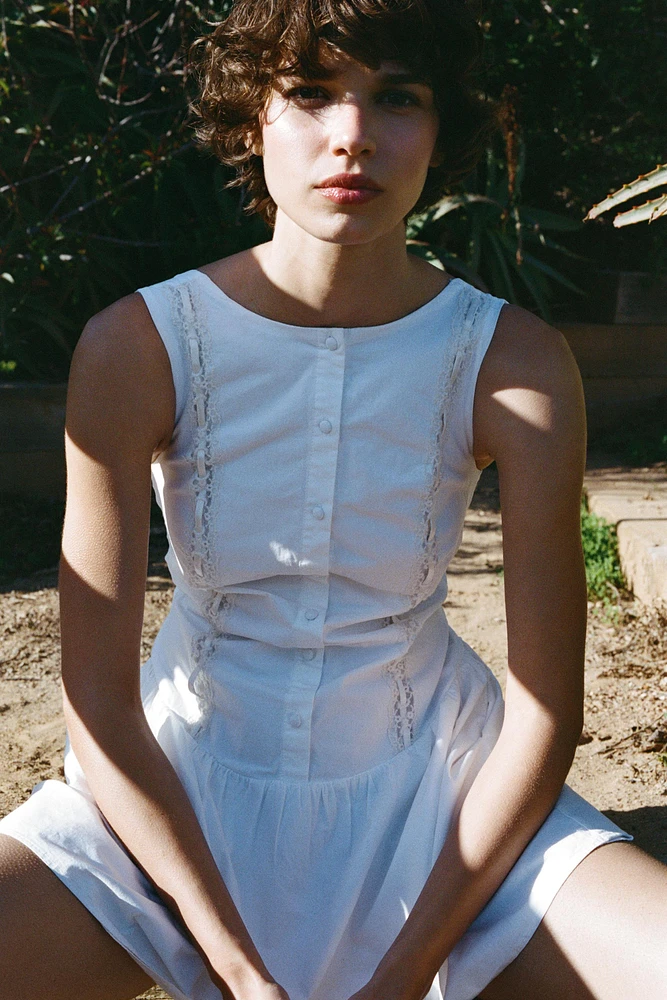ROBE EN POPELINE AVEC DENTELLE