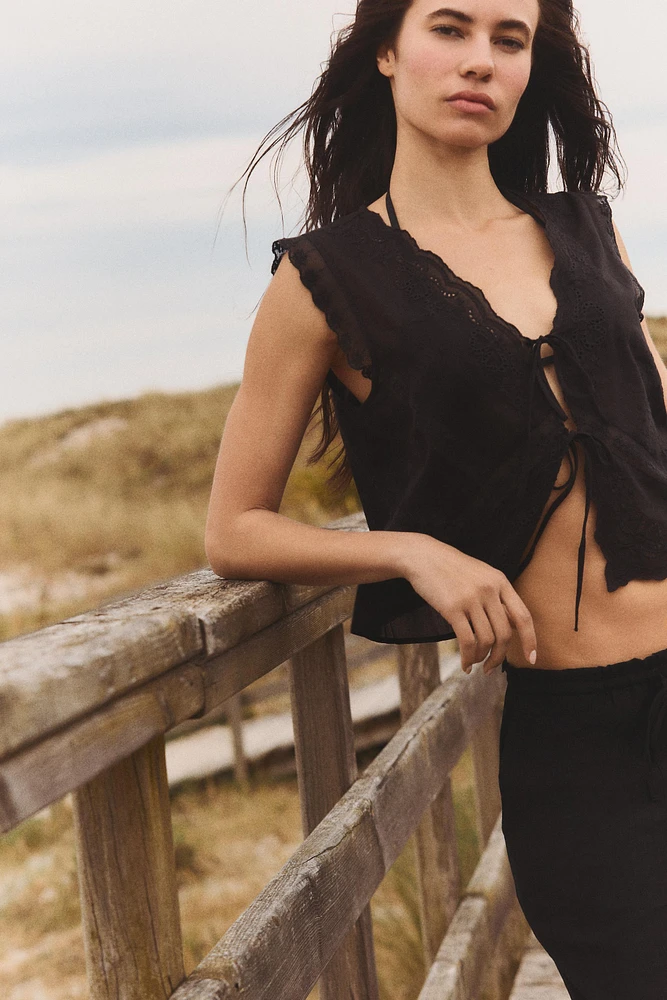 EMBROIDERED TOP