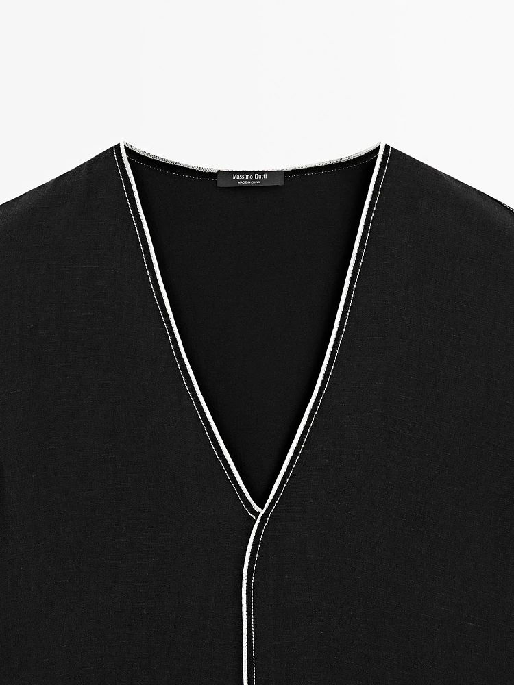 Flowing shirt with contrast topstitching