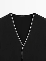 Flowing shirt with contrast topstitching