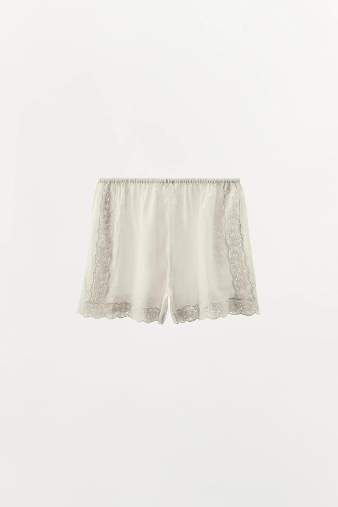 SHORTS BRODÉ AVEC FANTAISIE