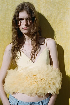 TOP ÉLASTIQUE EN TULLE AVEC VOLUME DANS LE BAS