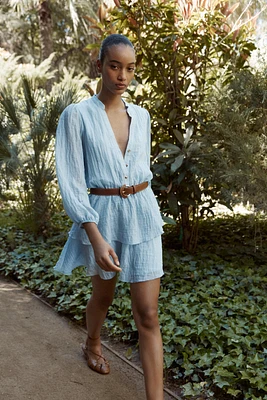ROBE À VOLANTS ET CEINTURE