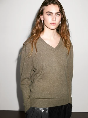 Knit 100% cashmere V-neck sweater