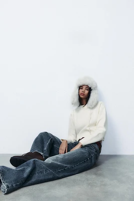 ROUND NECK KNIT SWEATER
