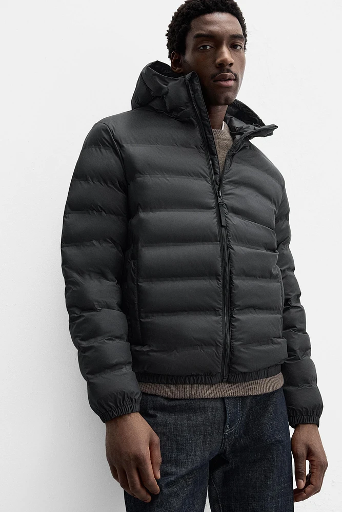 LIGHTWEIGHT HOODED PUFFER JACKET