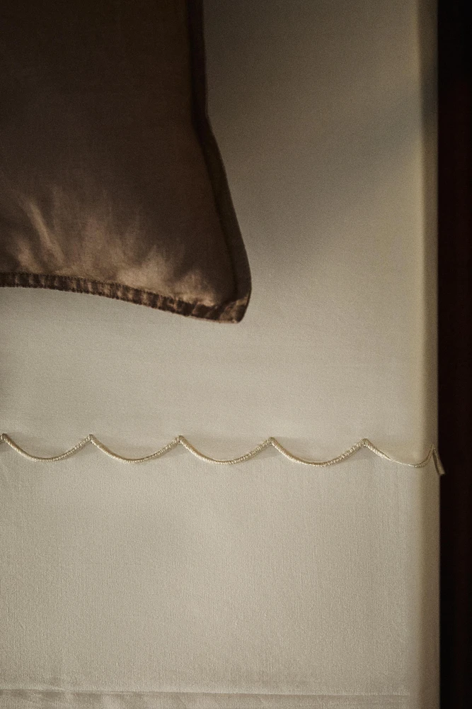 EMBROIDERED FLAT SHEET