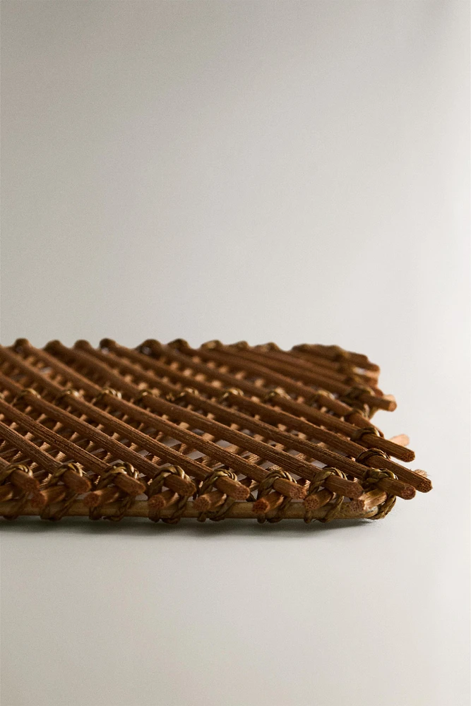 METAL RATTAN FIBER TRIVET