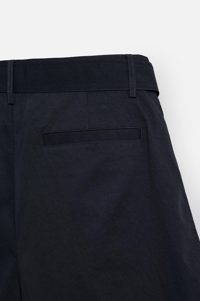 PLEATED BELT BERMUDA SHORTS