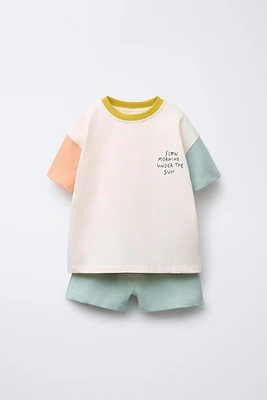 ENSEMBLE JOGGING T-SHIRT ET BERMUDA COLOR BLOCK