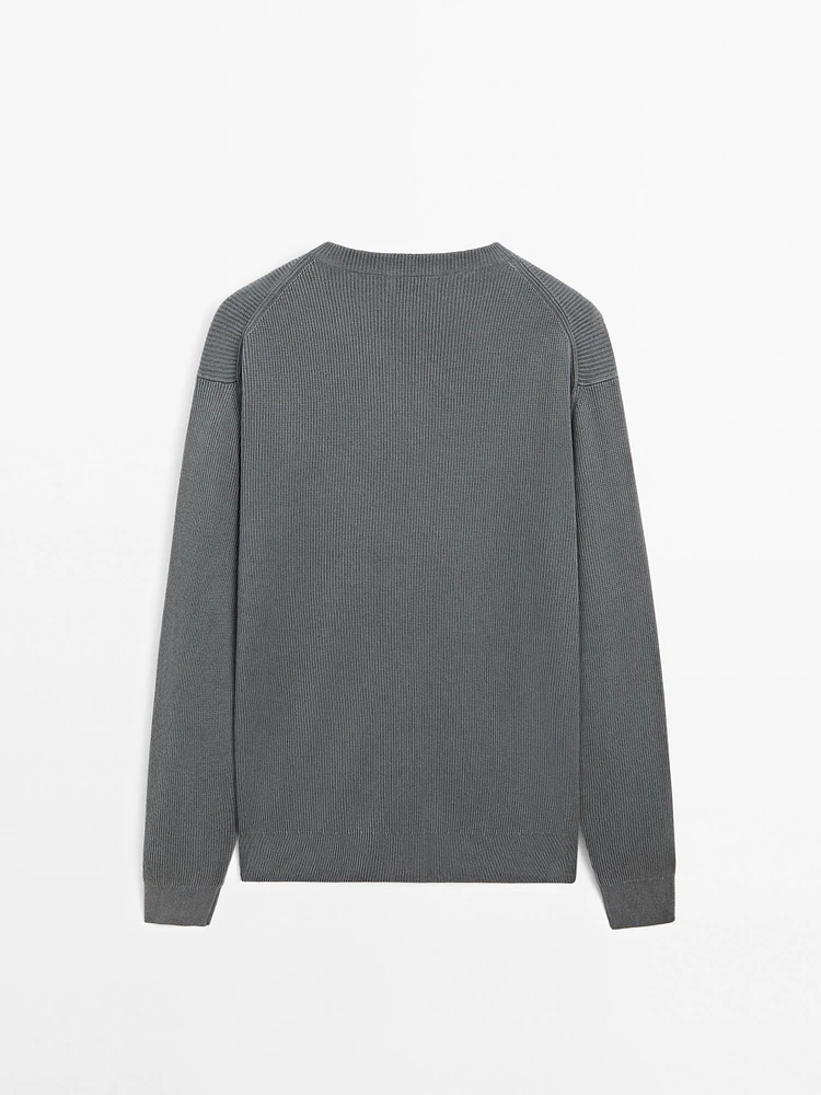Pull en maille à col montant