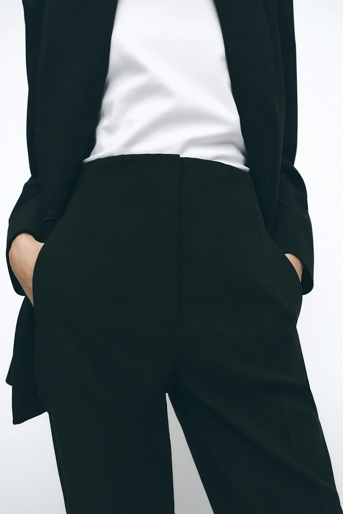 PANTS WITH A HIGH WAIST